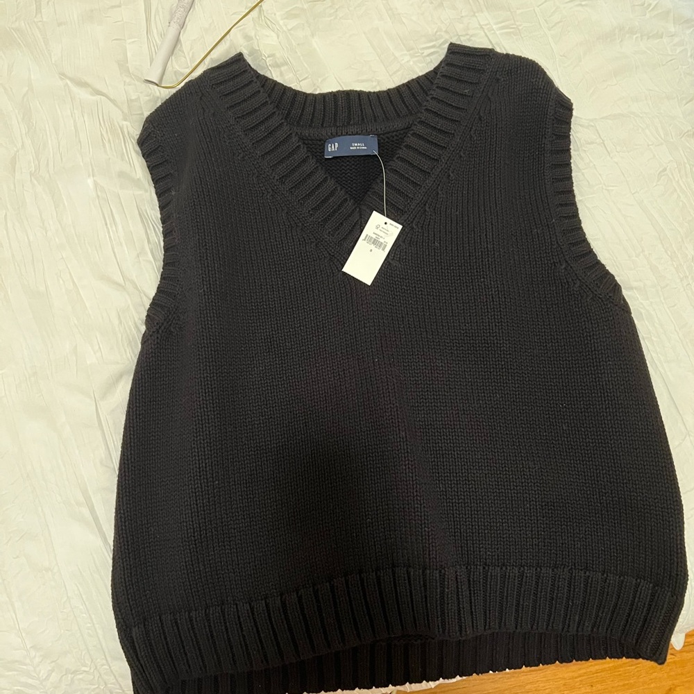 GAP Women's V-Neck Black Sweater Vest
